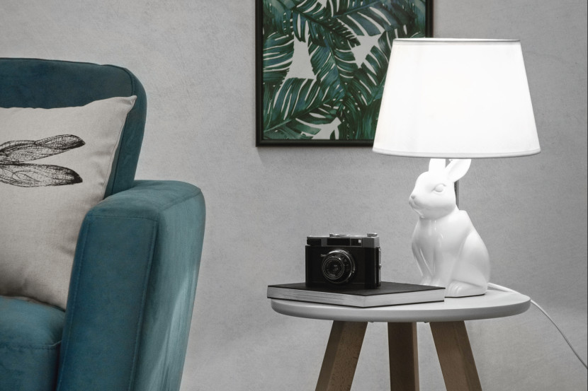 KONSIMO LEPUS Lampa stołowa królik kolor biały