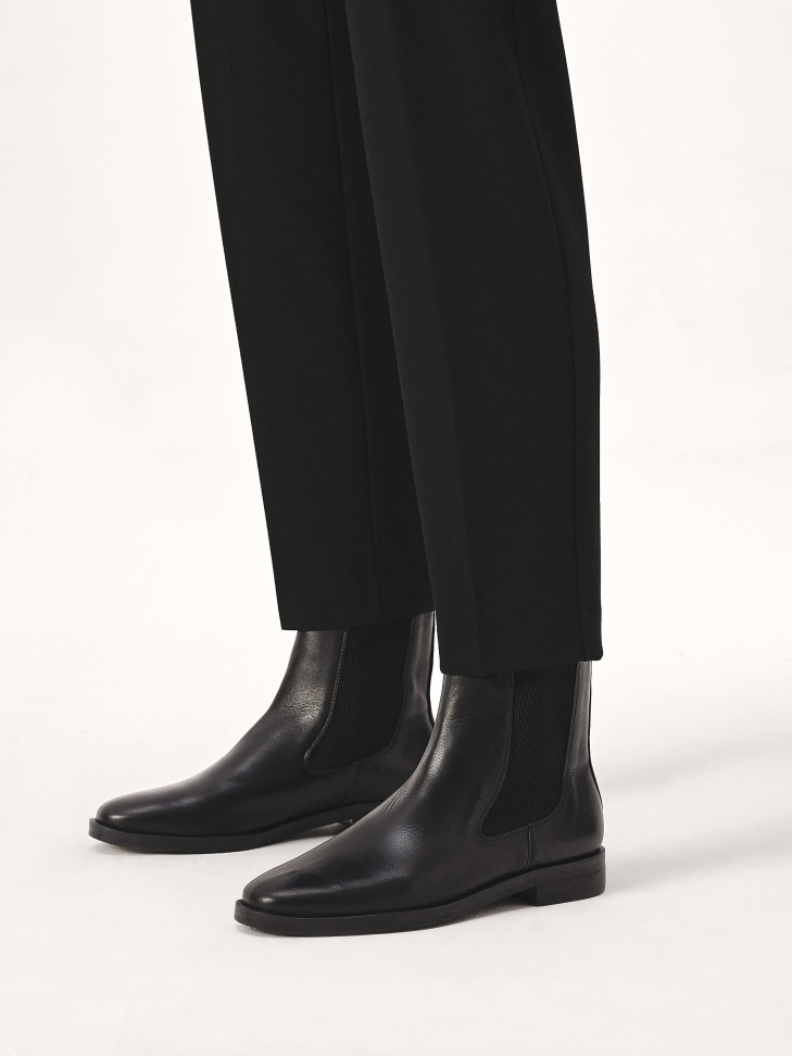 Black leather Chelsea boots