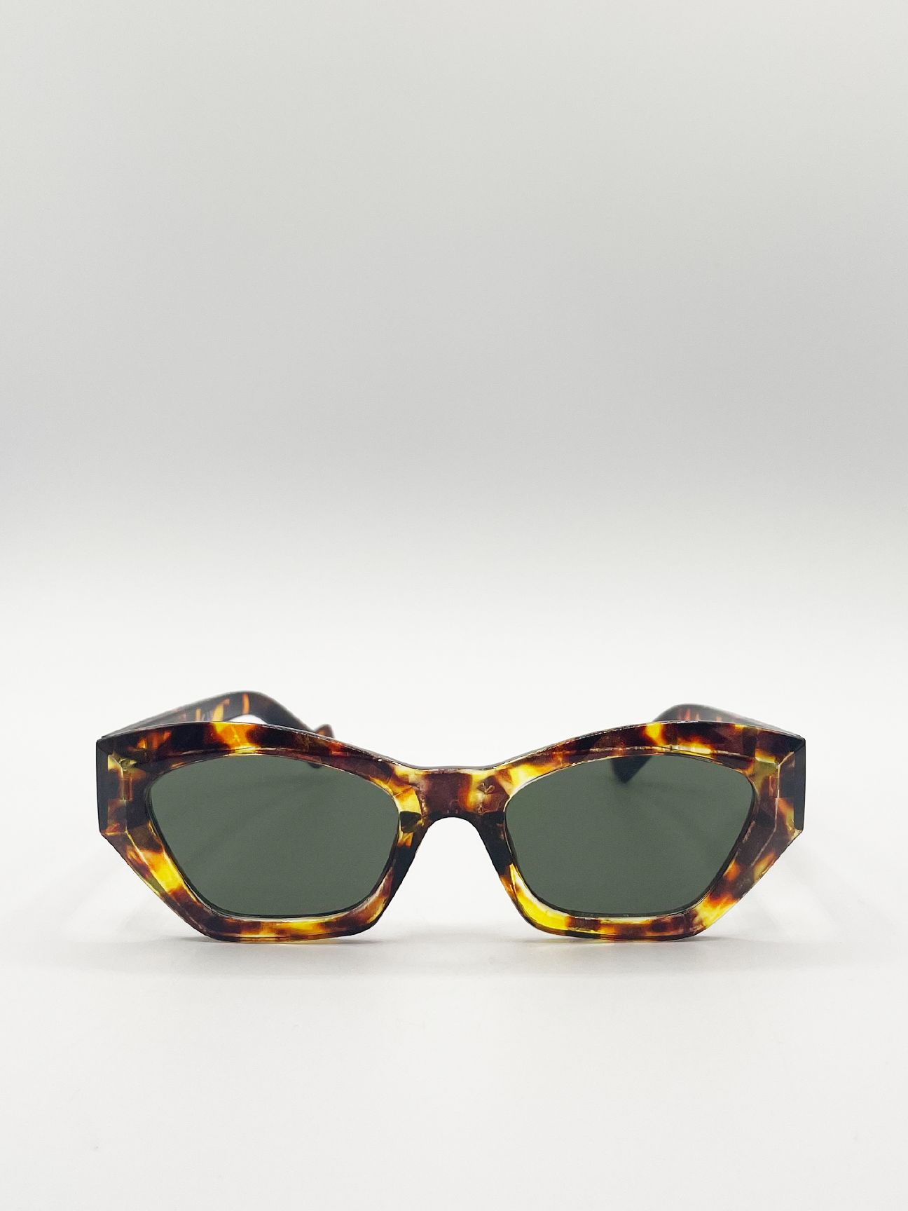 SVNX Angular Frame Cat Eye Sunglasses