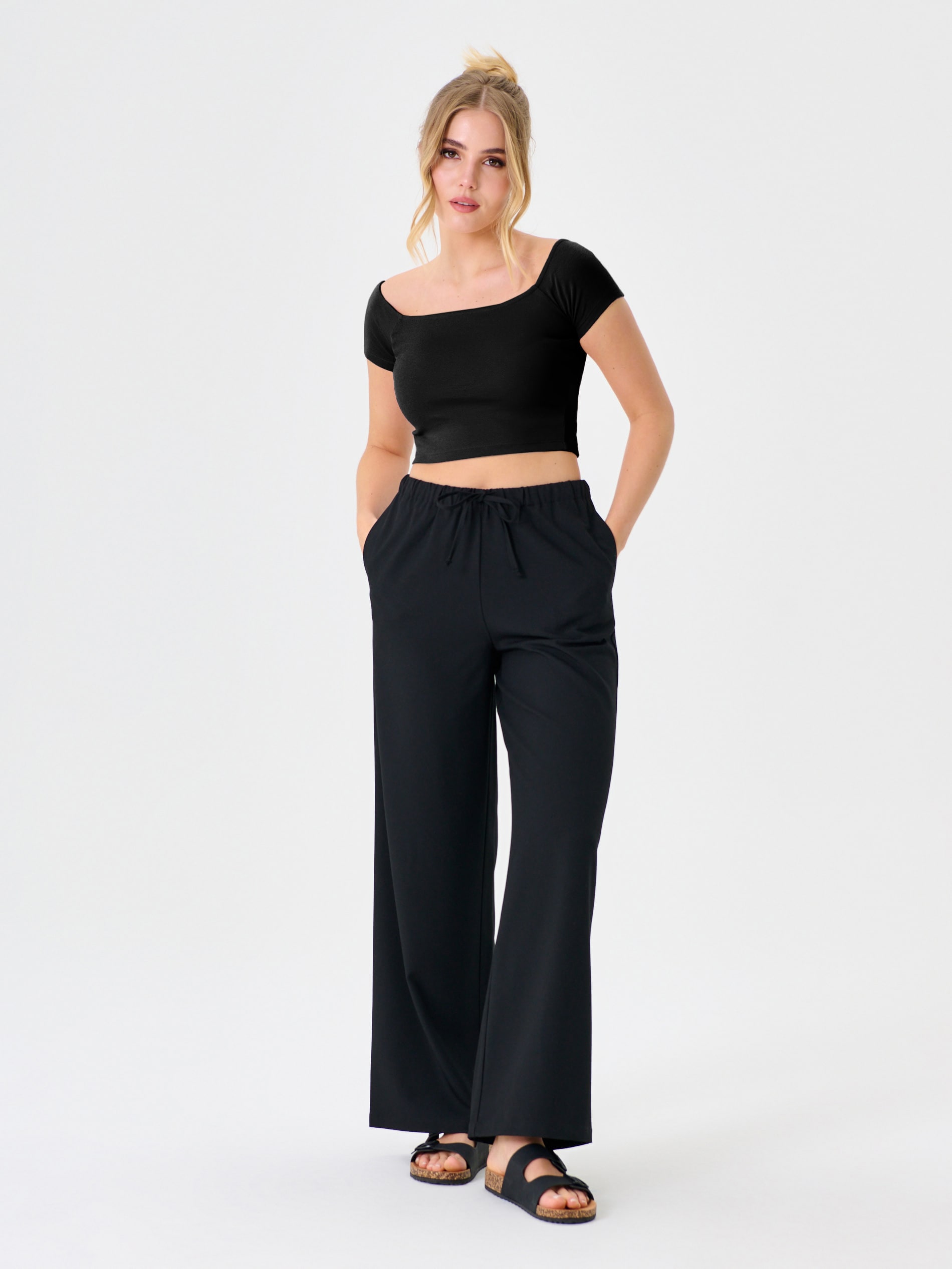 Crop top z krótkim rękawem