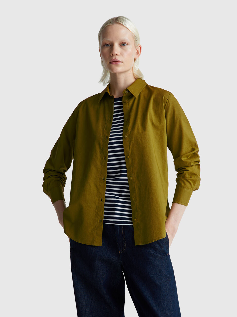 Regular fit shirt in lightweight cotton