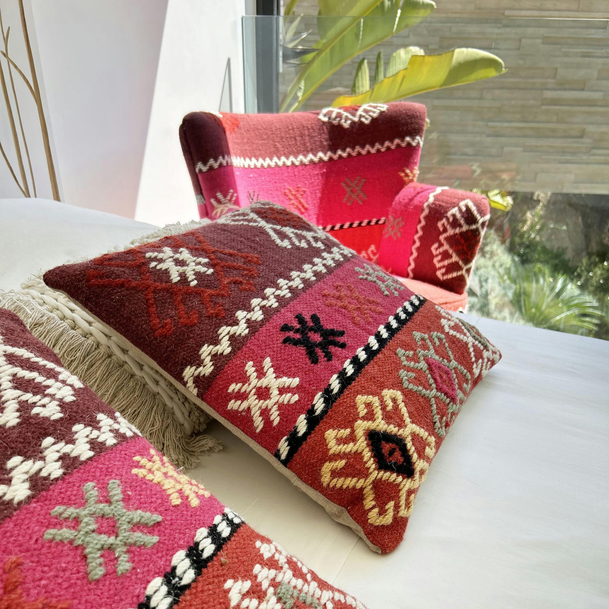 CHAQUIRAS - Coussin en kilim brodé main