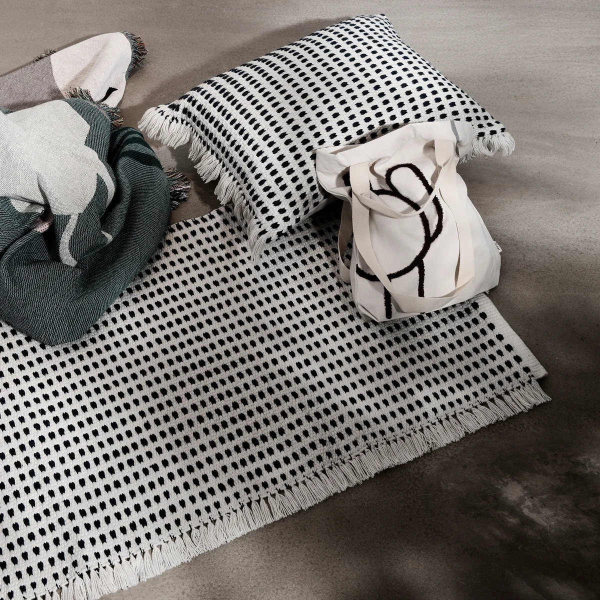 Ferm Living - Way Outdoor Läufer, 180 x 70 cm, off-white / blau