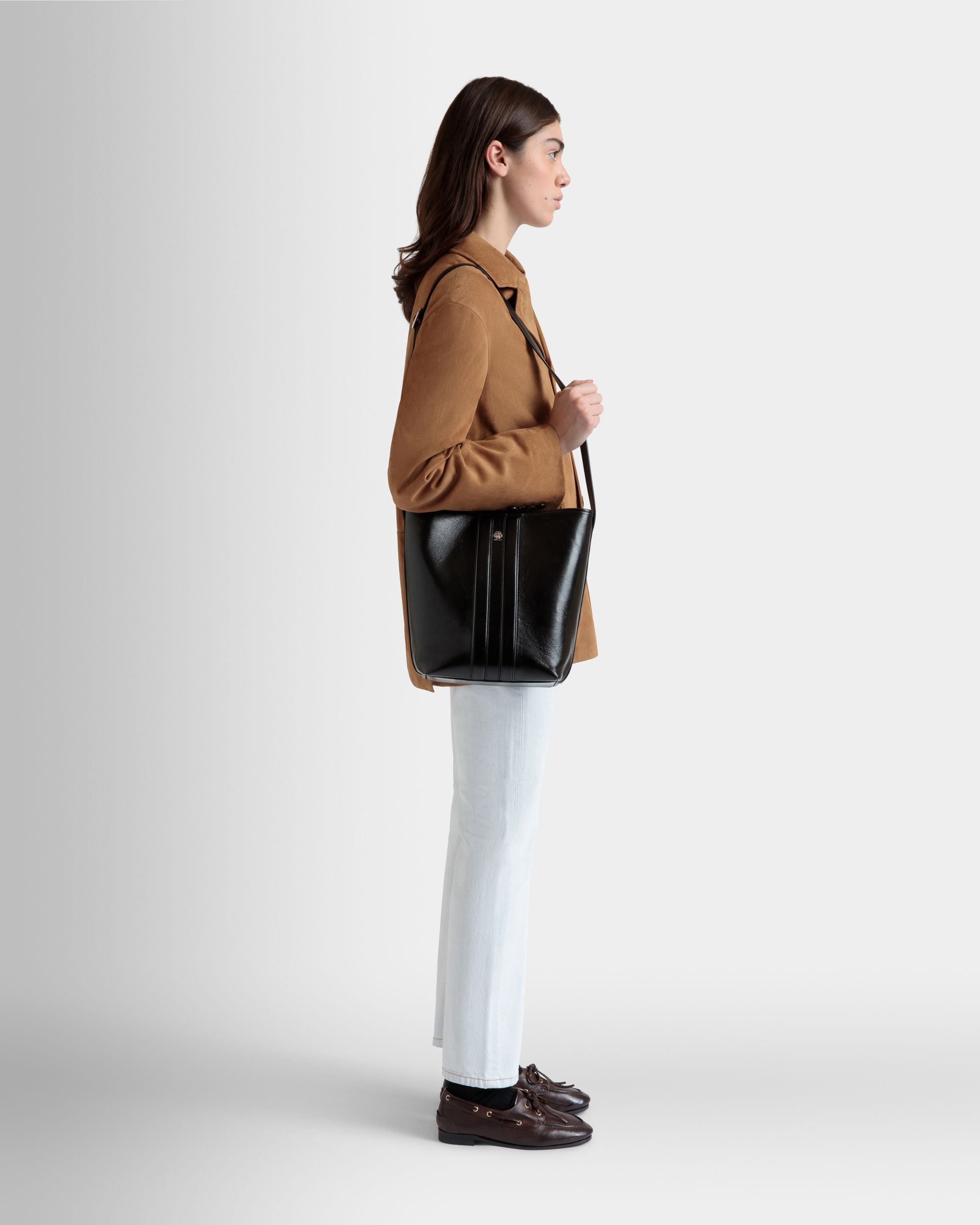 Signature Beuteltasche Aus Schwarzem Leder