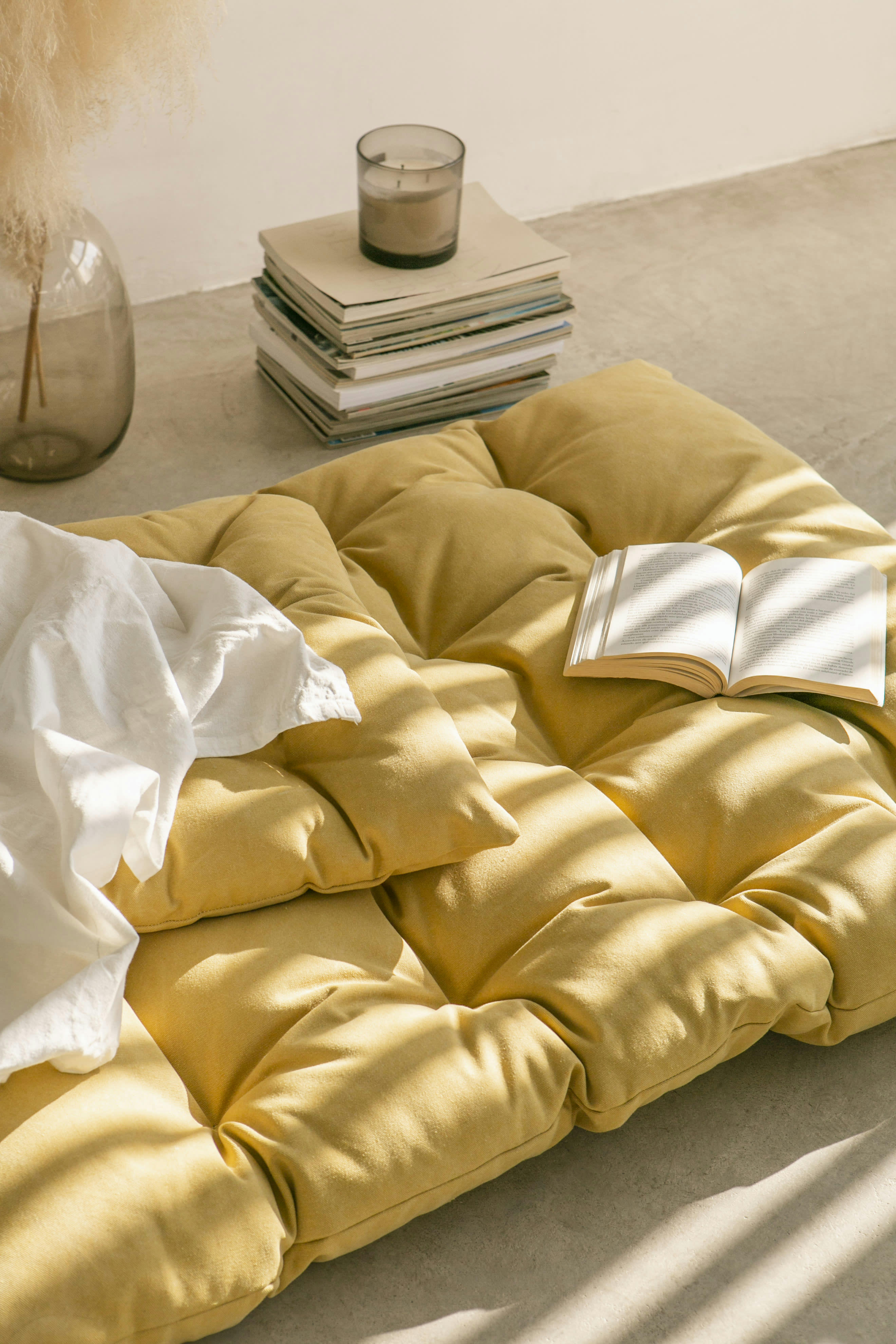 CALMA - Coussin de sol en coton jaune 60x60