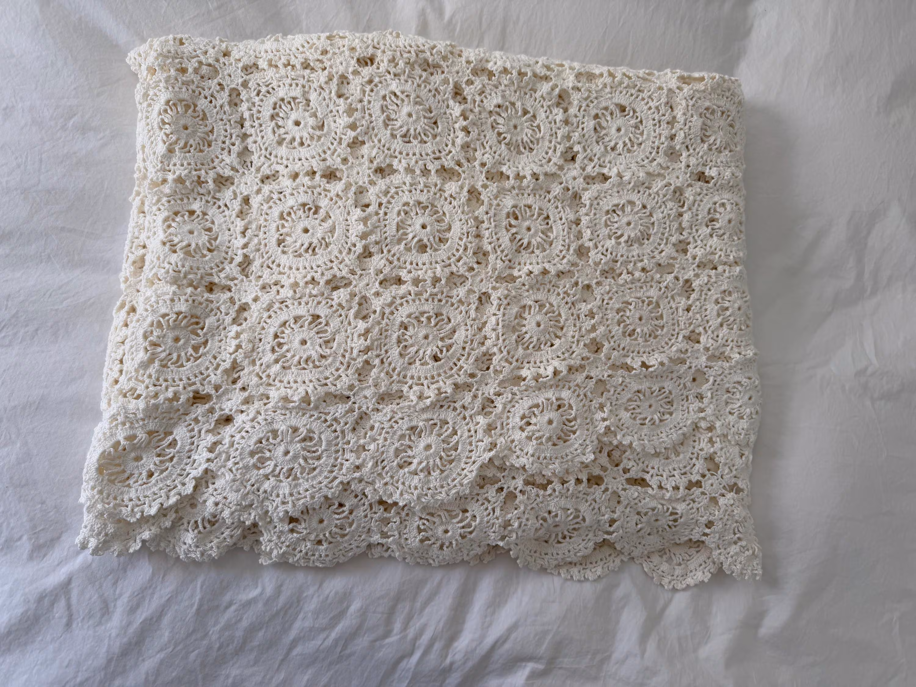 Vintage Hand Crocheted Lace Bedspread White Cotton Full Queen Coverlet