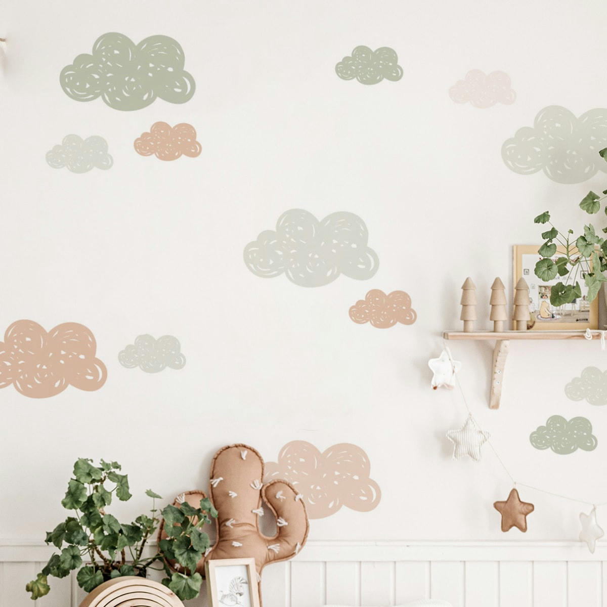 CLOUDS - Stickers muraux en vinyle petits nuages vert et beige