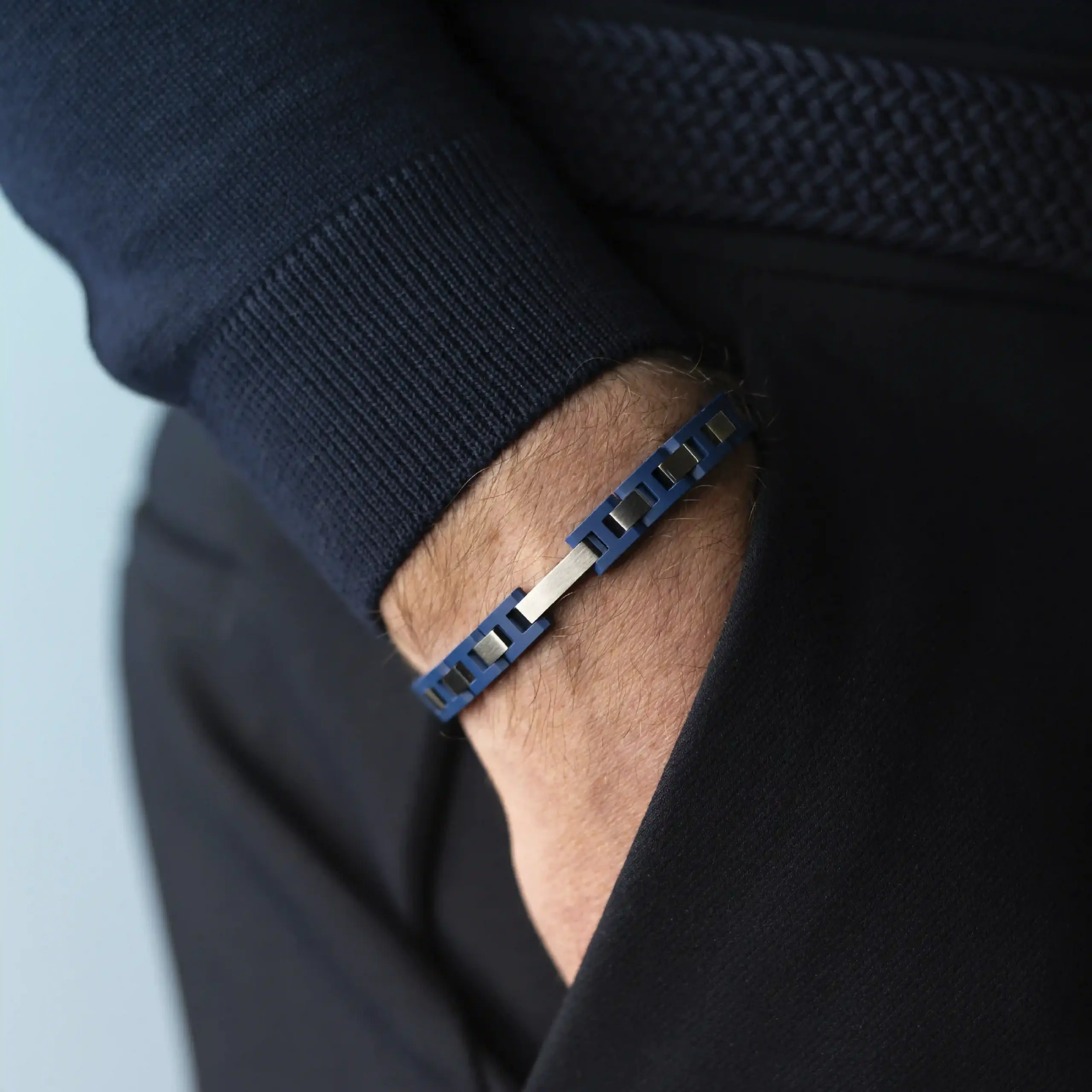 BRACELET CAP CAMARAT – ACIER & CÉRAMIQUE BLEUE