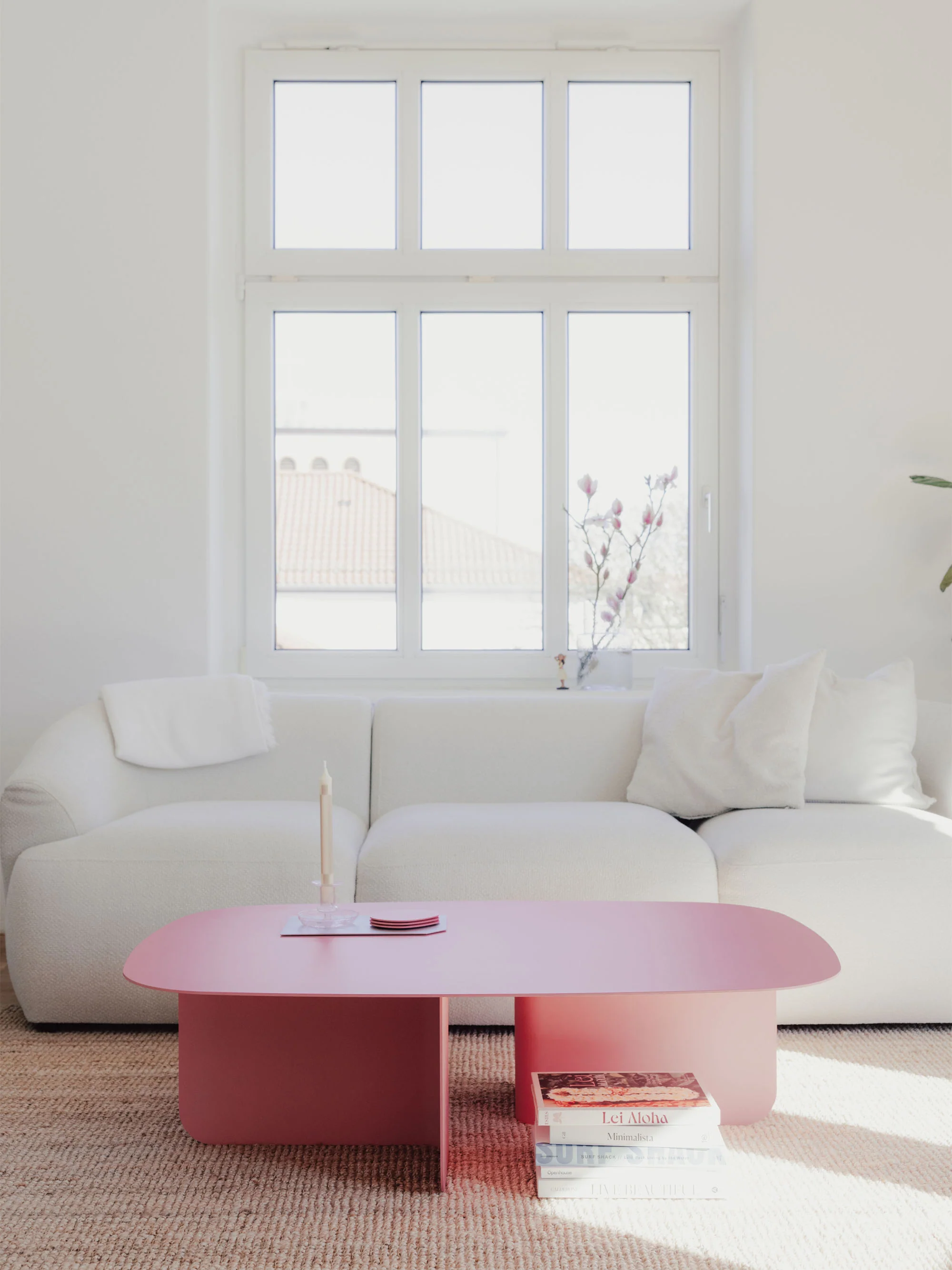 Handgefertigter Couchtisch Livia