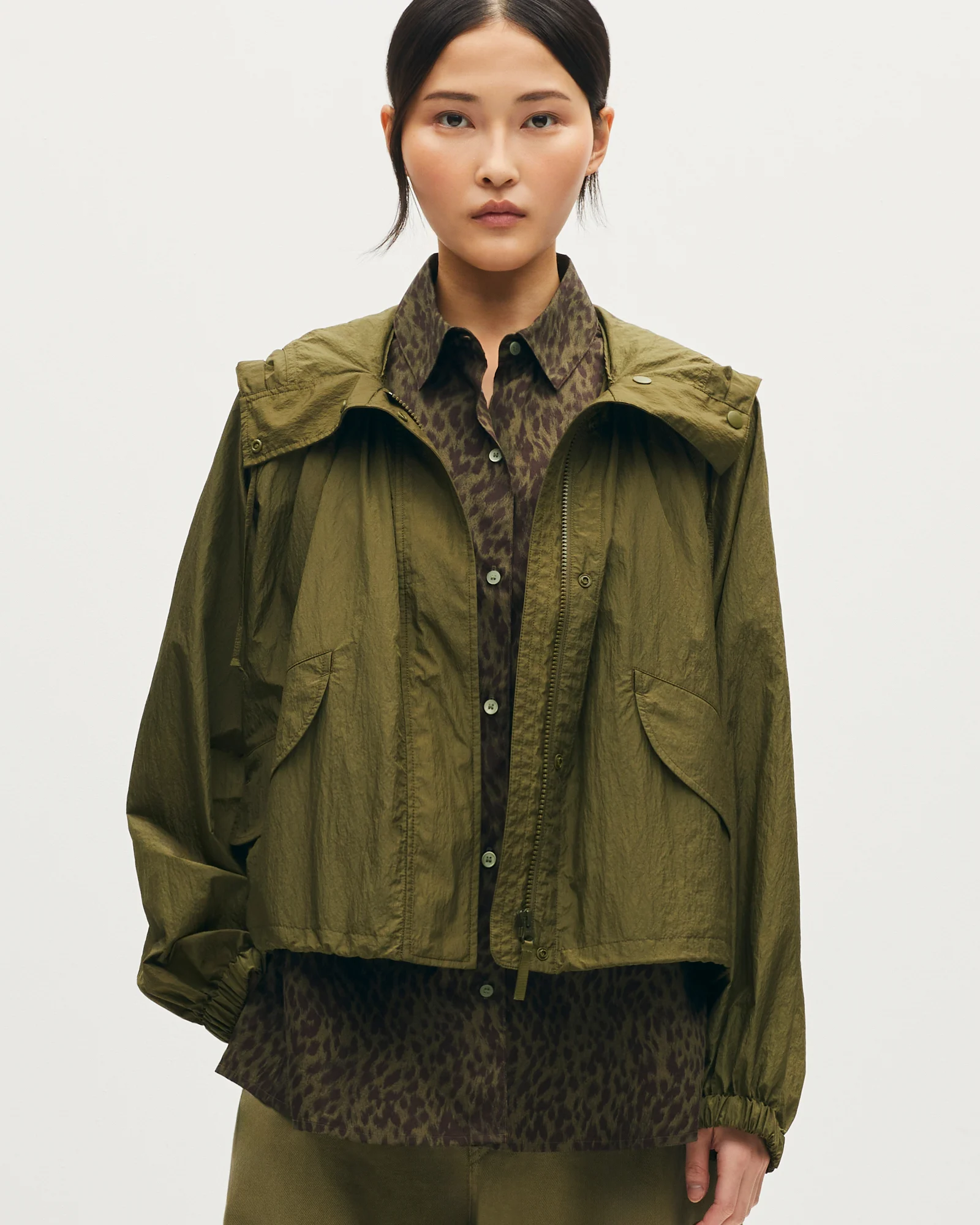 Parka courte ultra-légère en nylon déperlant