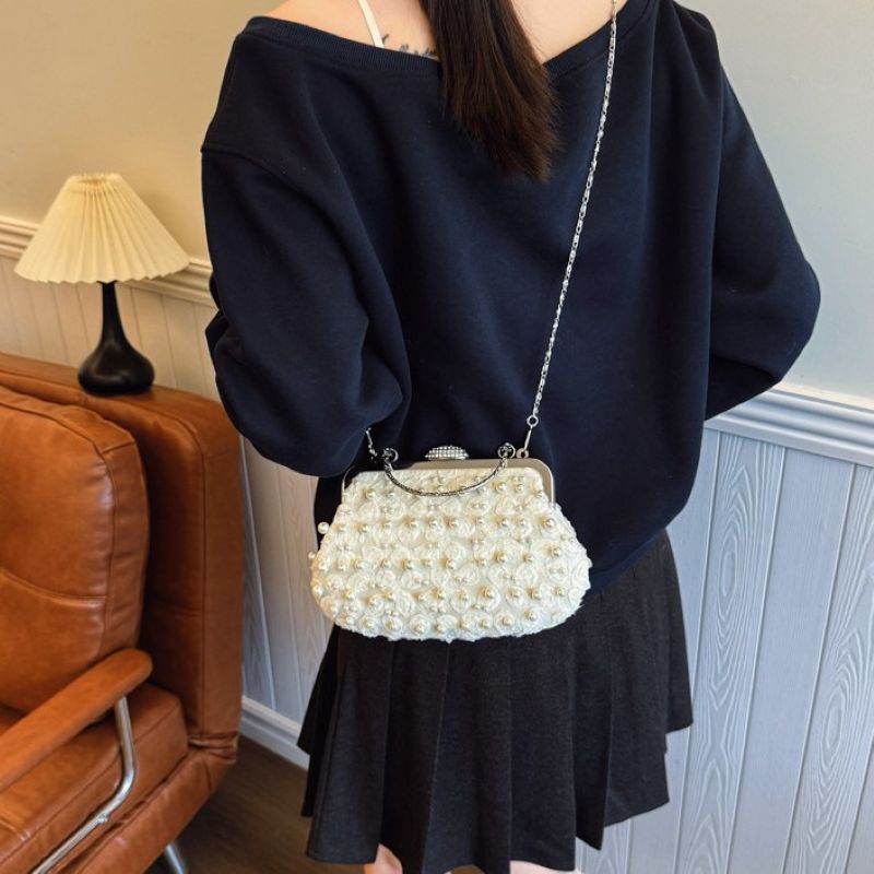 PEACH ACCESSORIES Vintage Style Pearls and Flowers Details Clutch Bag