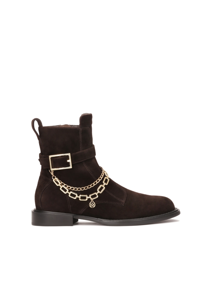 Brown boots with detachable chains