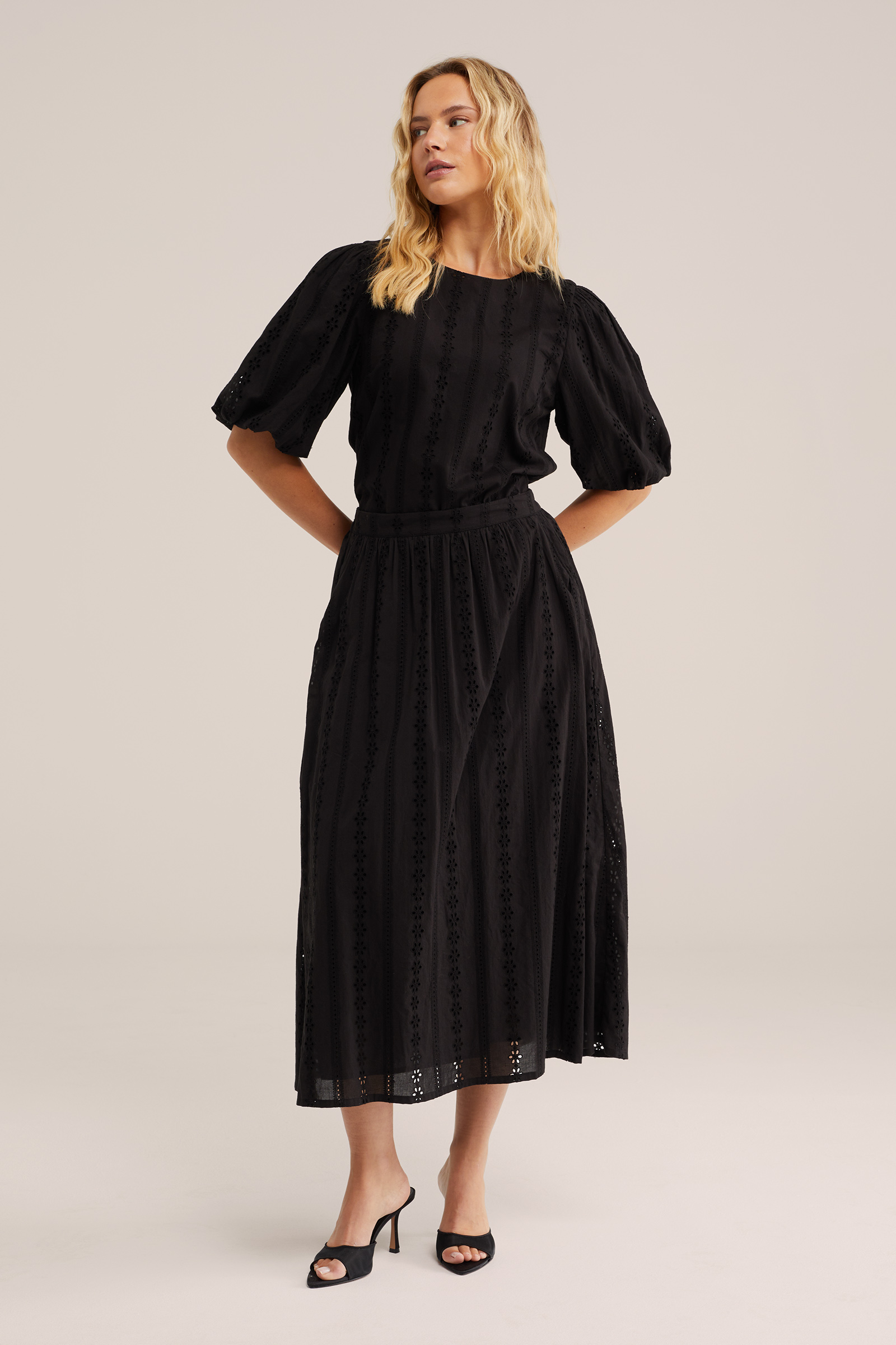 Dames midi rok met broderie anglaise
