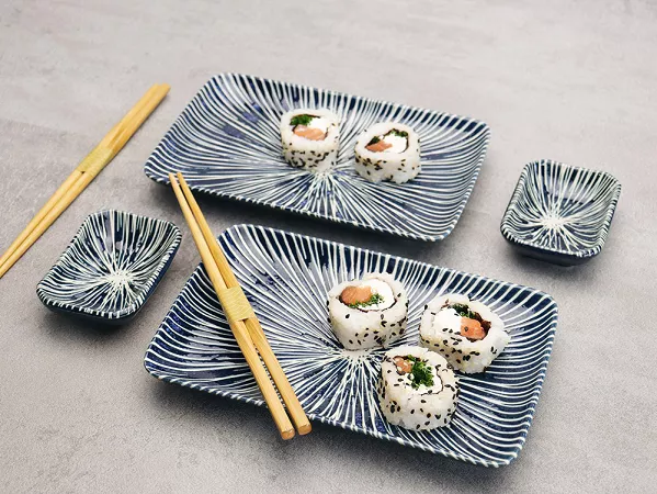 Zestaw do sushi dla 2 osób (4 el.) z pałeczkami Tokyo Design Studio - Tokusa Blue 33846