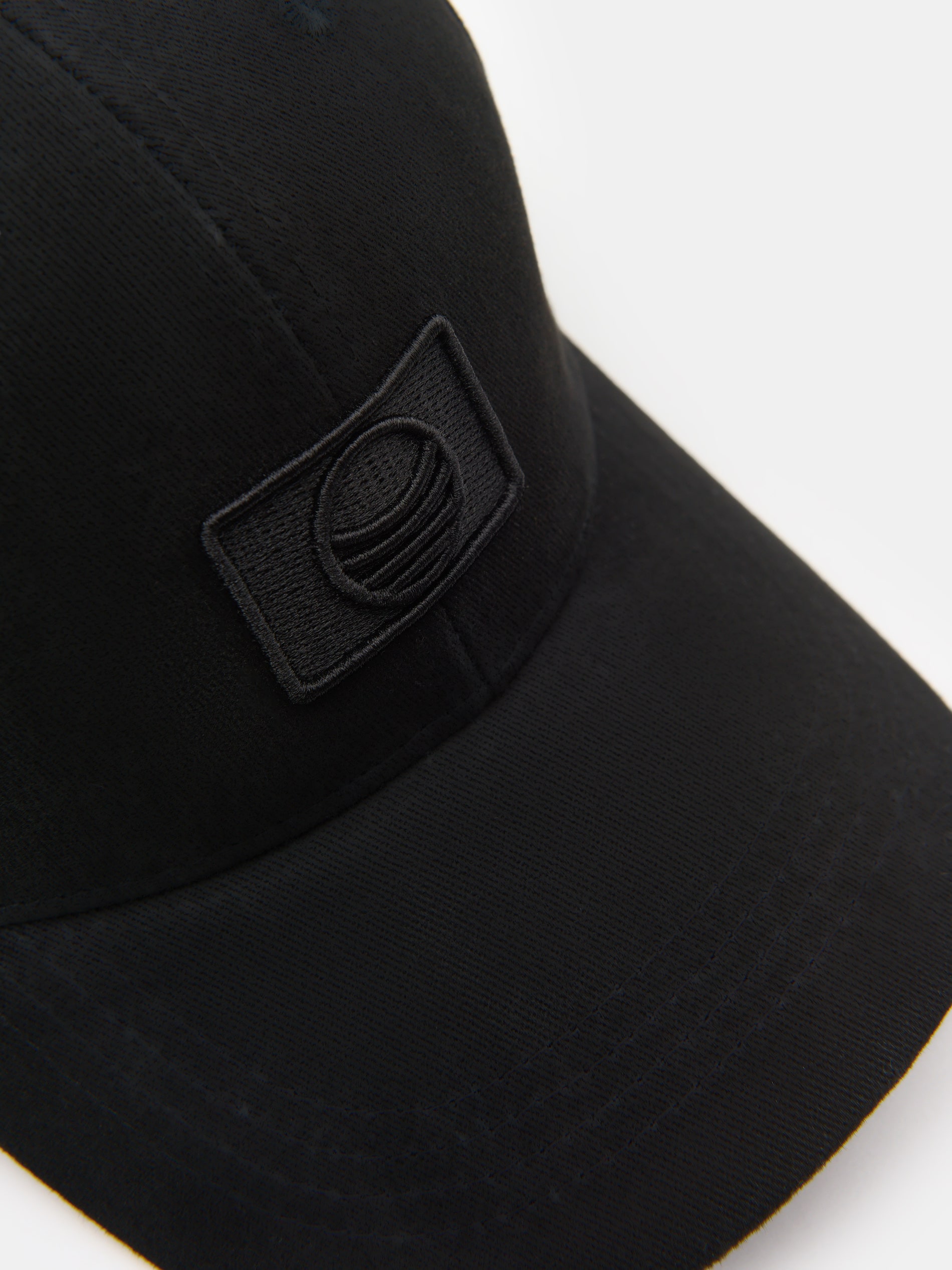 Regulowana czapka z daszkiem