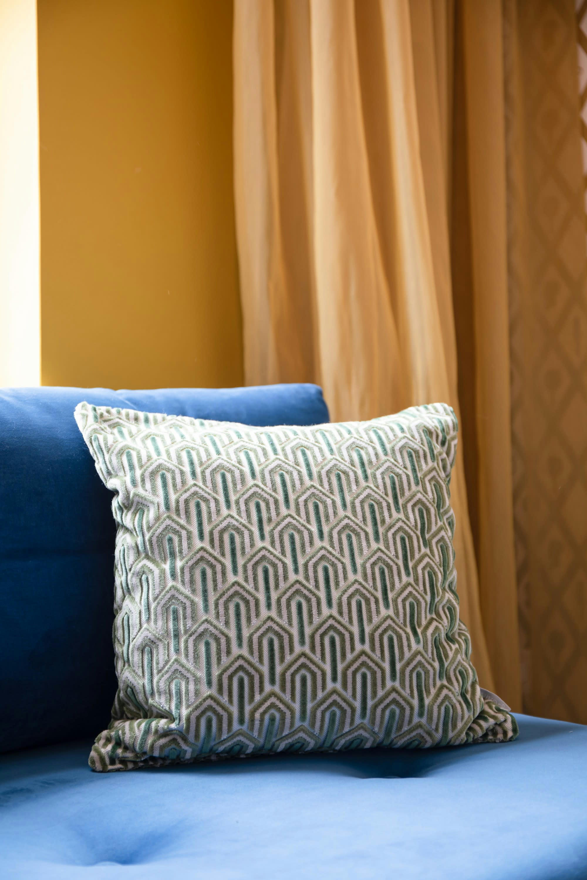 BEVERLY - Coussin en tissu vert