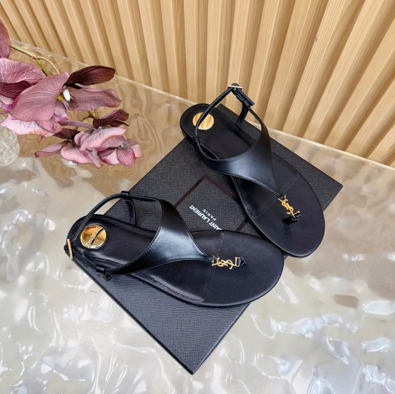Saint Laurent CASSANDRA sandals in smooth leather (Replica)