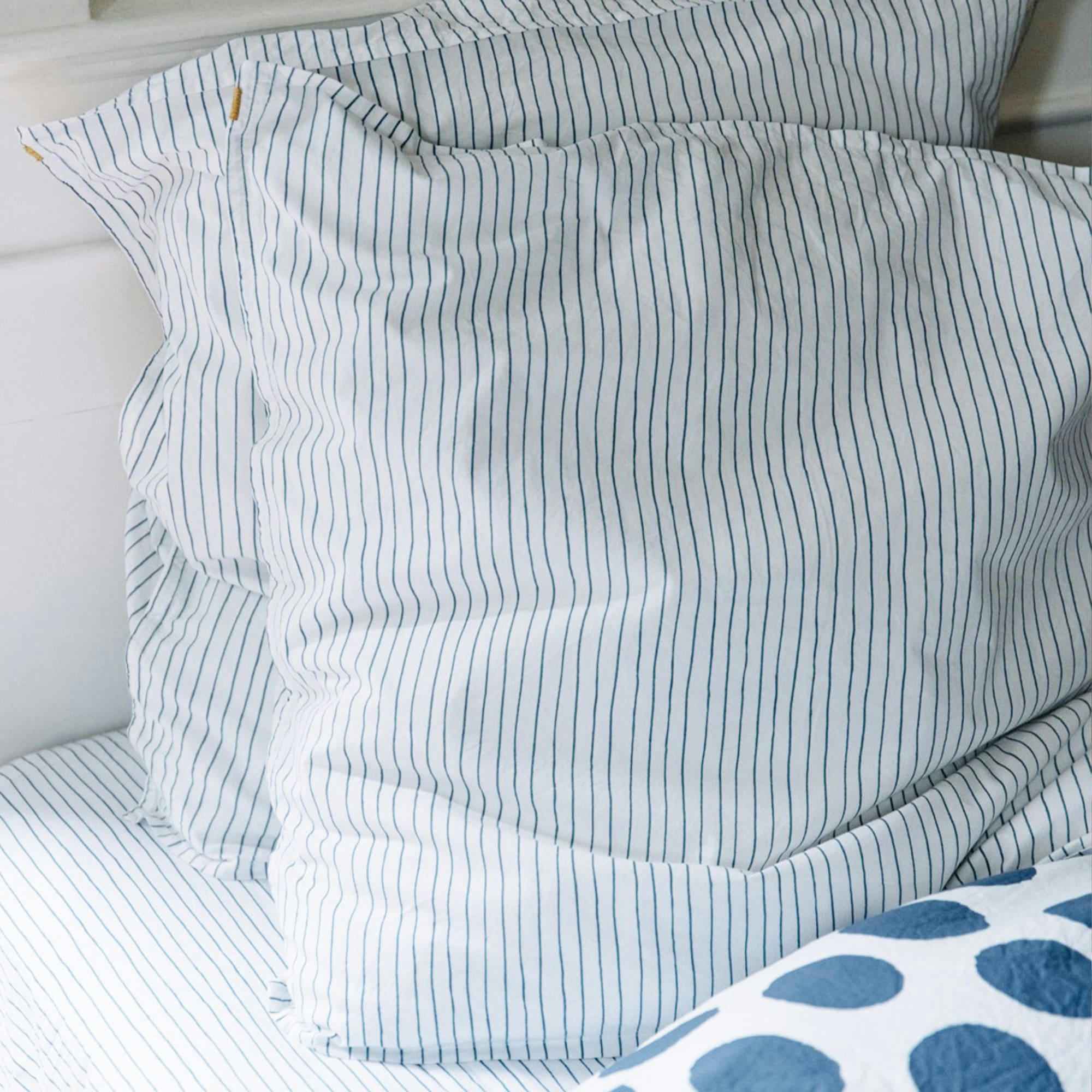 - Taie d'oreiller en percale de coton bio à carreaux 65x65 cm