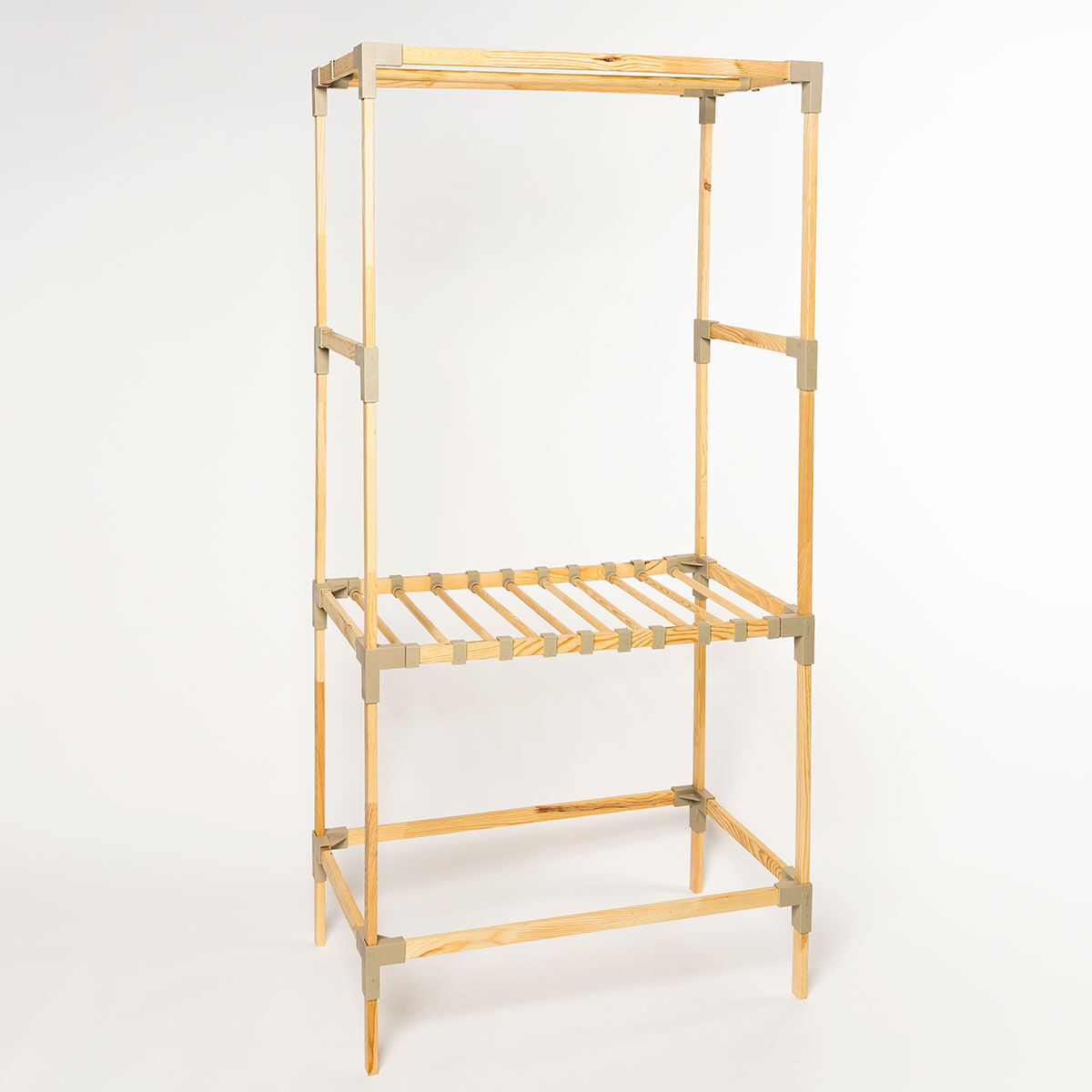 Roupeiro bege em madeira