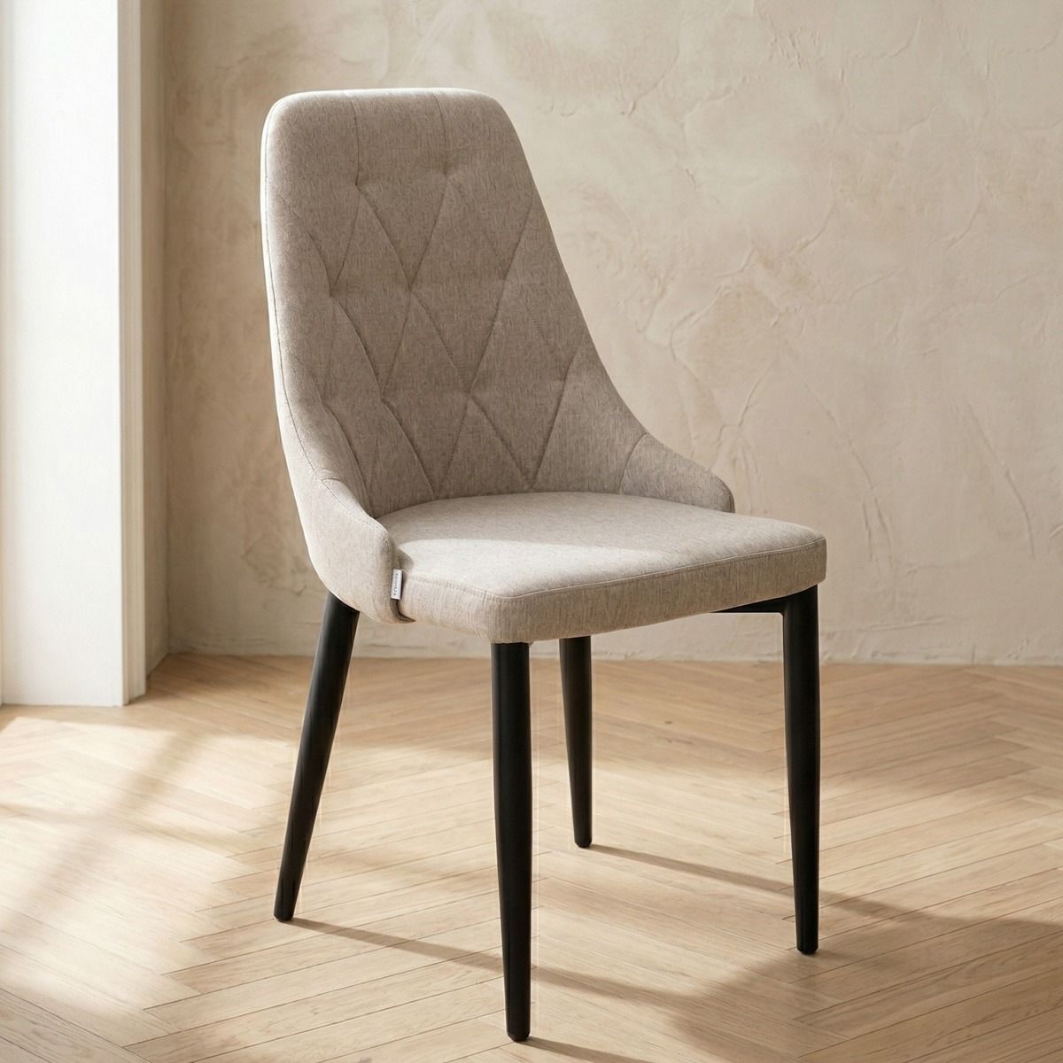 Krzesło LOUIS QUILTER w tkaninie beżowe 46,5x58x88 cm