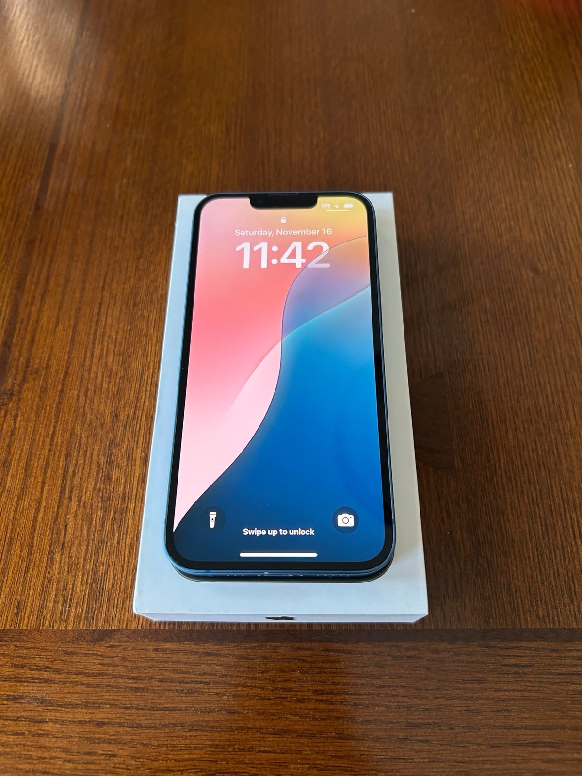 iphone 13 unlocked 128 GB + box and new charger