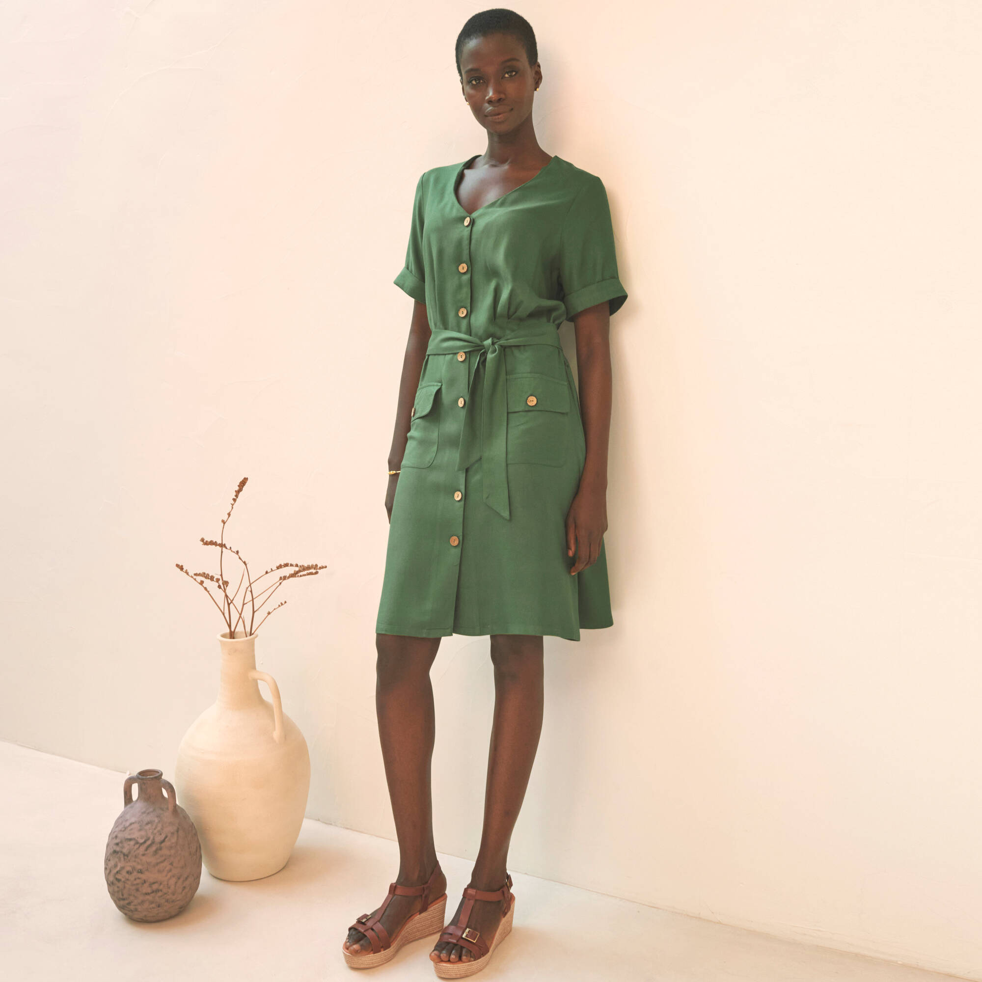 Robe saharienne boutonnée unie, manches courtes