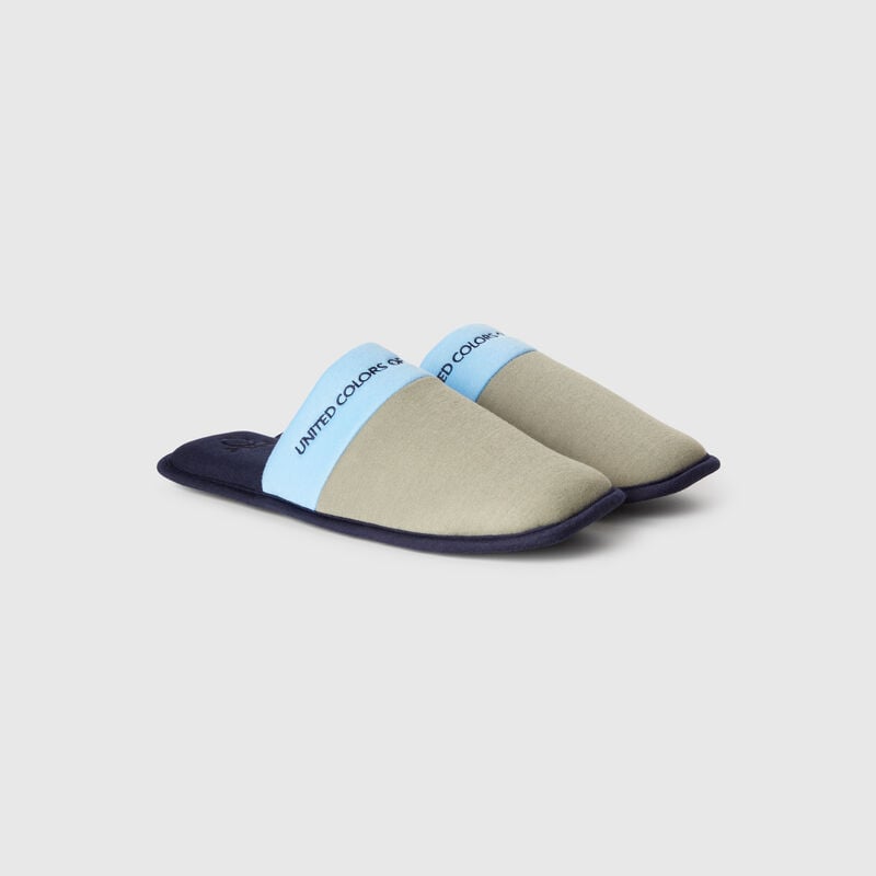 Slippers with logo