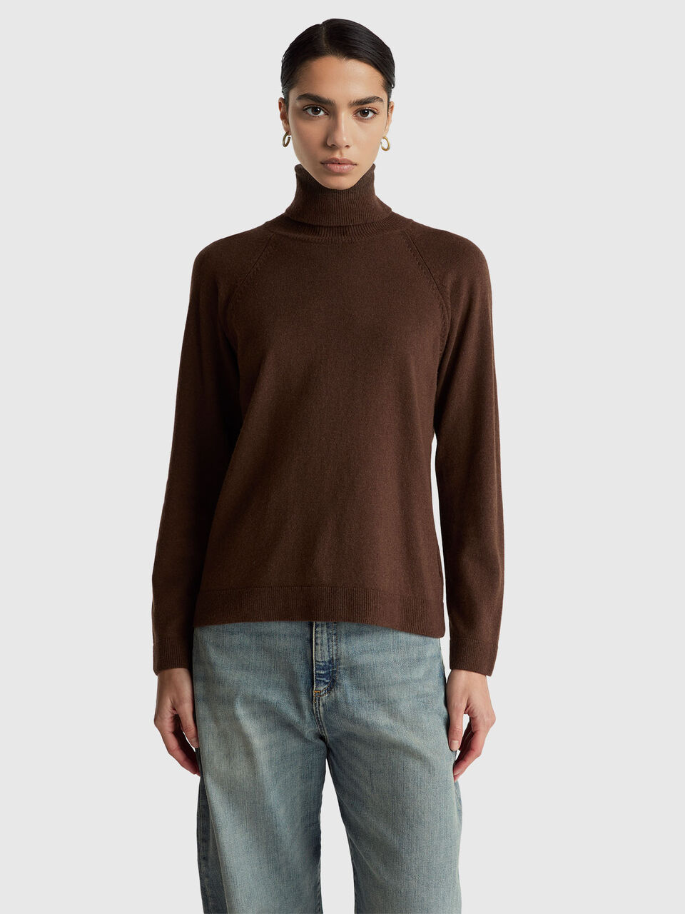 Dark brown turtleneck sweater in cashmere and wool blend