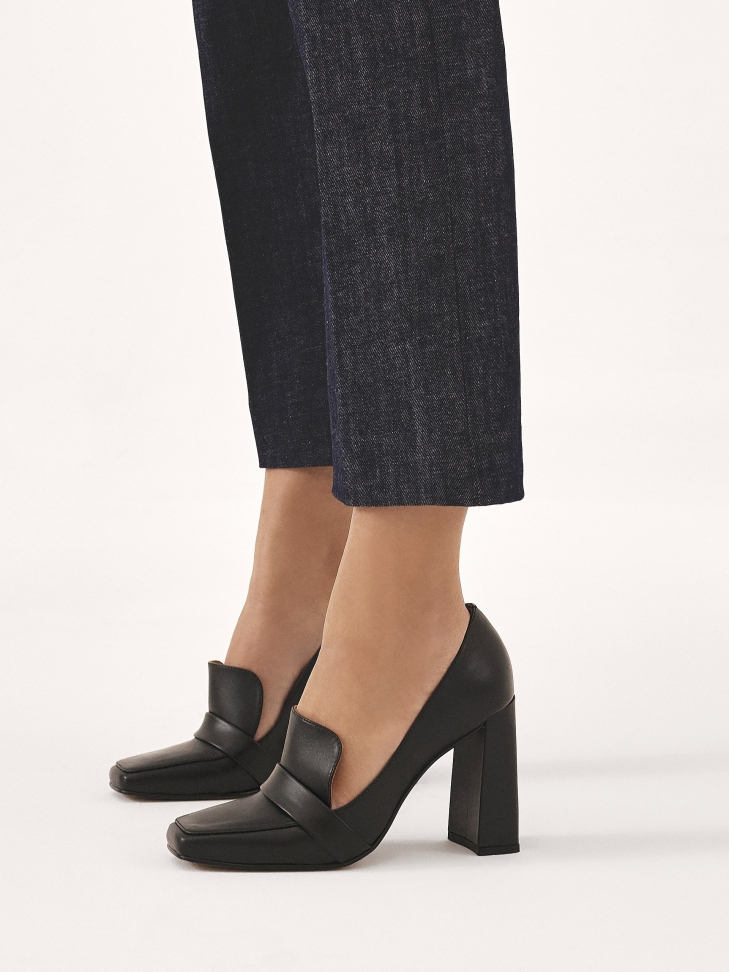 Lords pumps on a high post