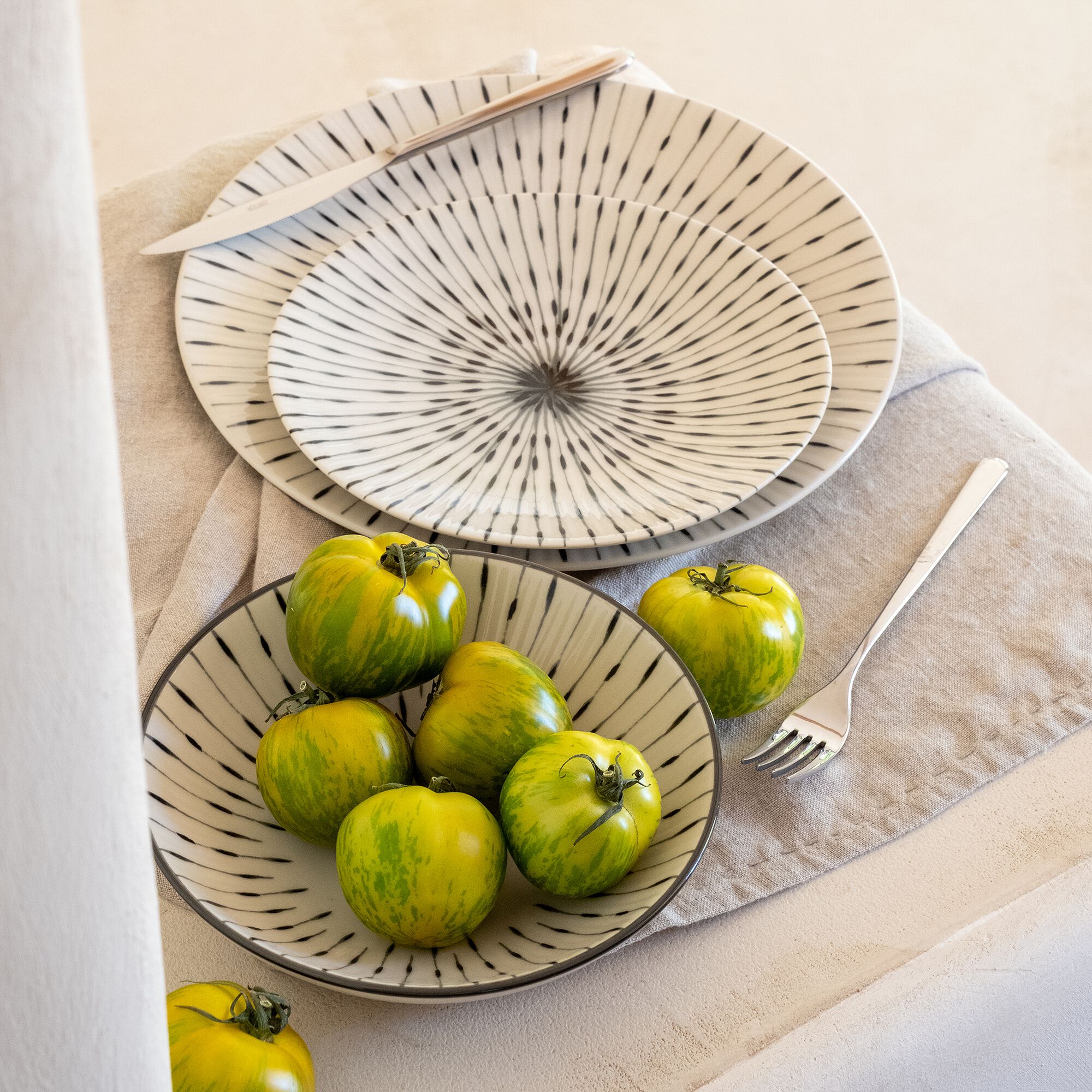 ARYA - Assiette calotte en grès D19cm - blanc