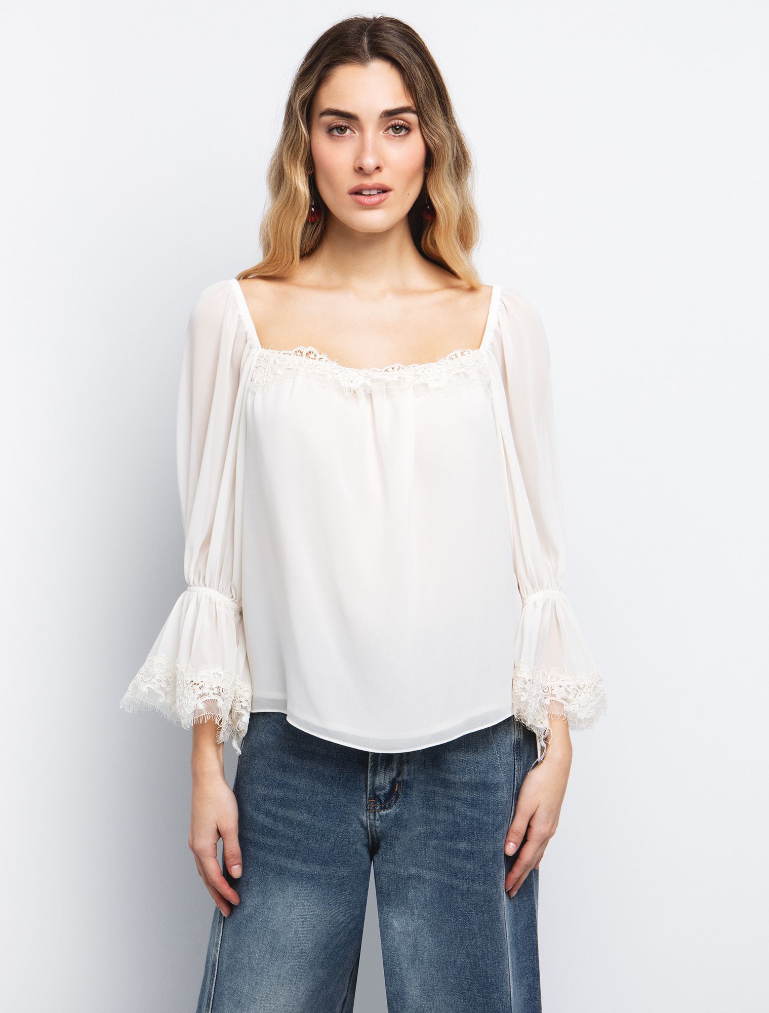 Τοπ με απλικέ δαντέλα