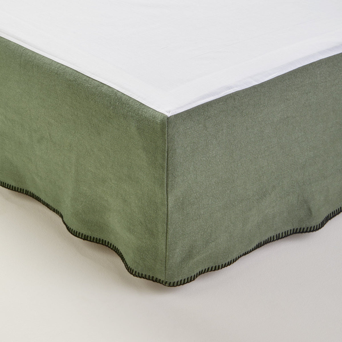 Madura Hoes voor boxspring Nino grijs kaki en zwarte slinger 180x200 cm