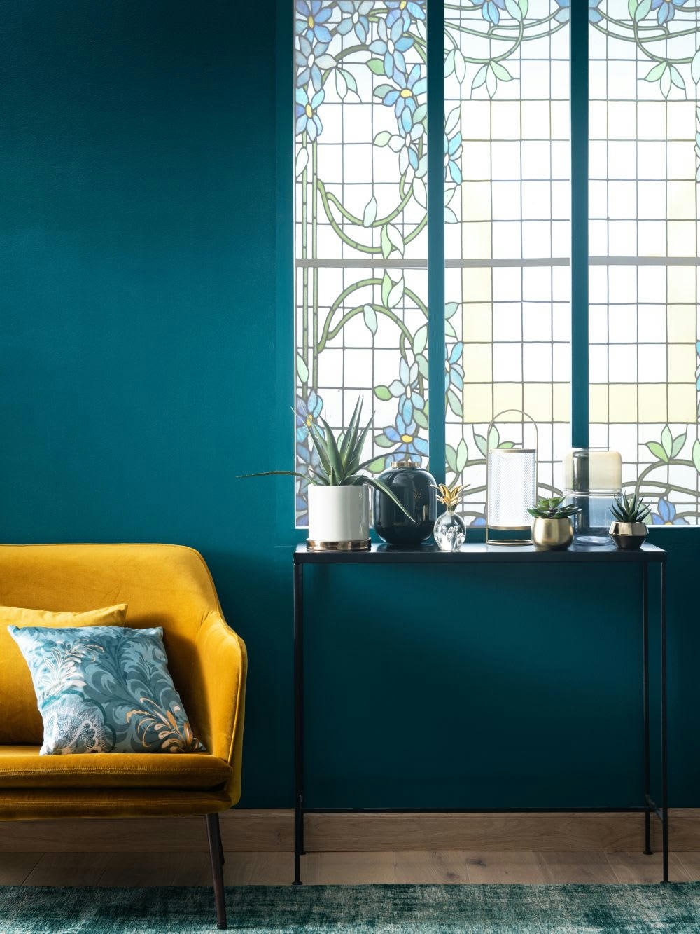 - Succulente artificielle et pot en céramique dorée