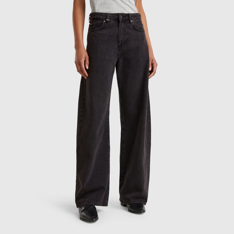 Wide fit jeans