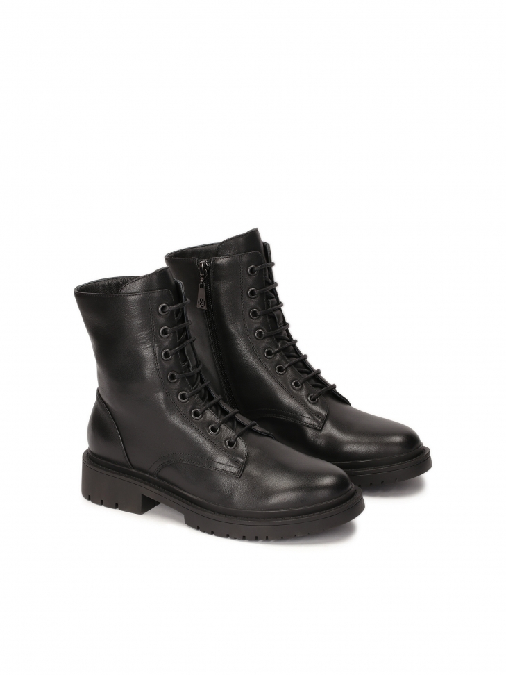 Leather boots with detachable decorated strap