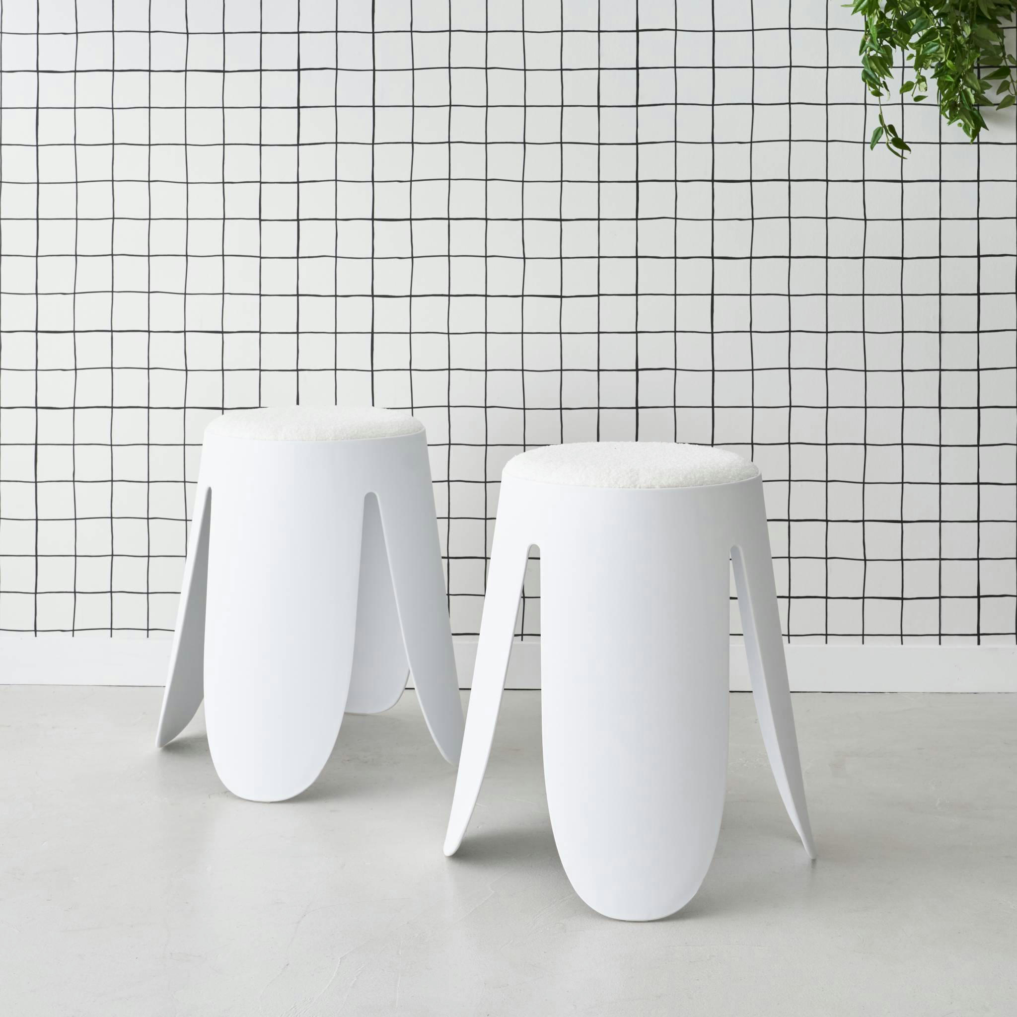 NIKI - Set de 2 tabourets empilables blancs, bouclette texturée