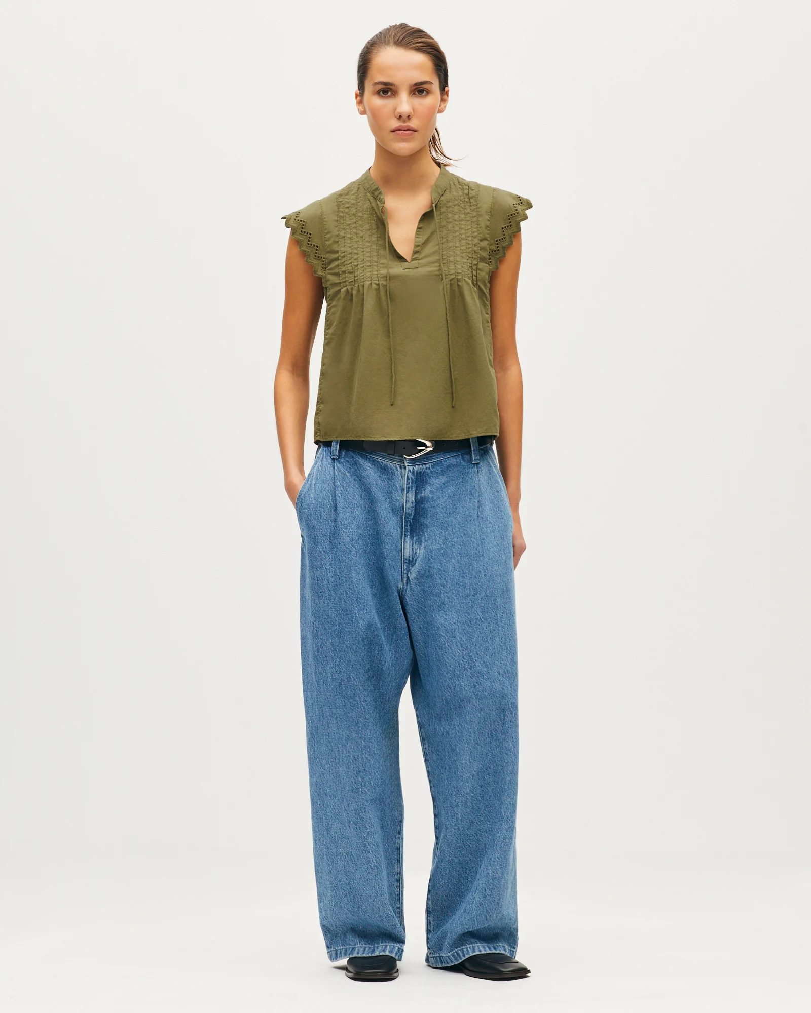 Blouse brodée sans manches en coton