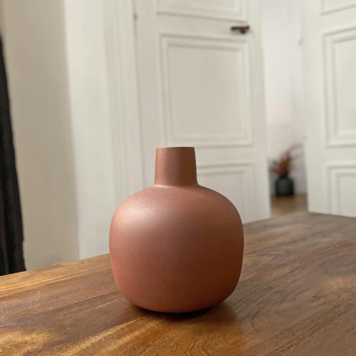 - Vase arrondi en métal