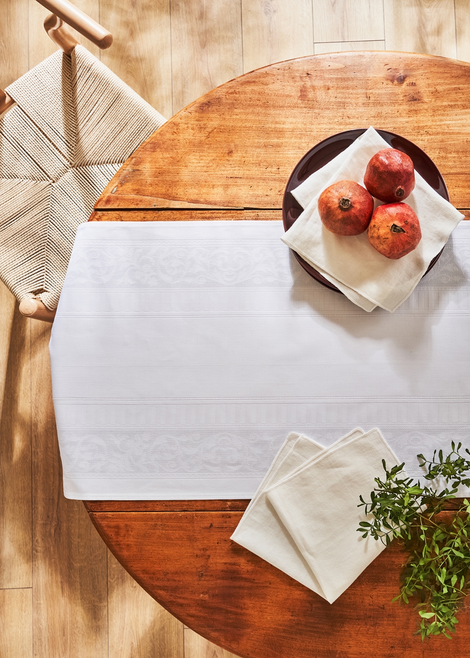 CHEMIN DE TABLE EN JACQUARDBLANC