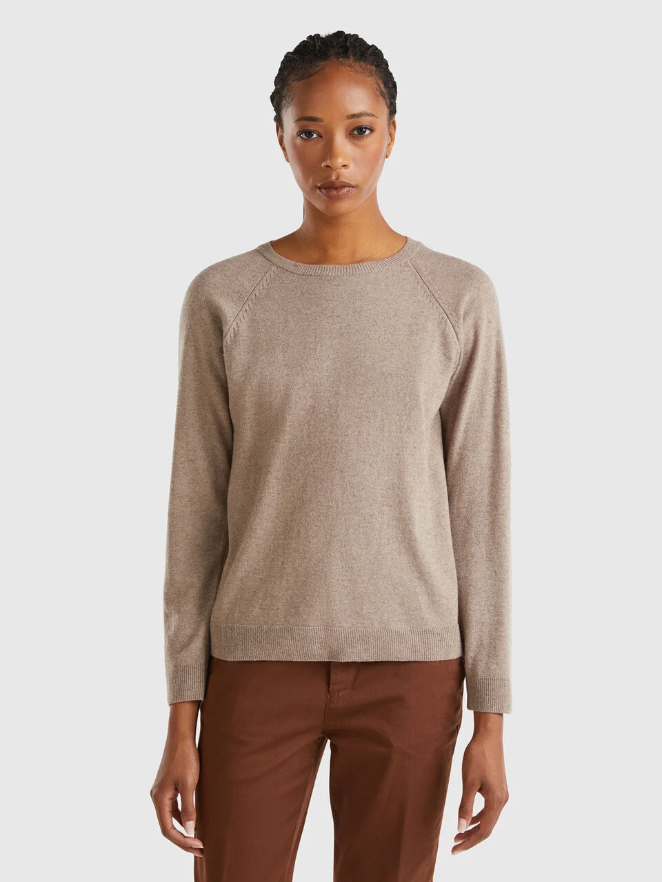 Beige crew neck sweater in wool and cashmere blend