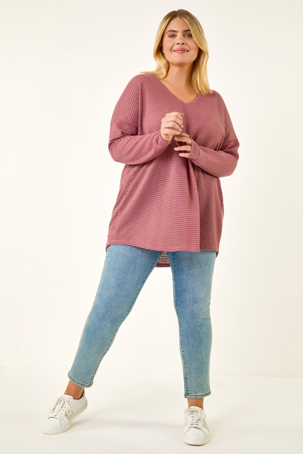 Roman Curve Textured V-Neck Stretch Top