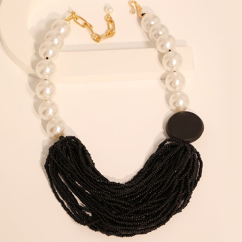 PEACH ACCESSORIES Seed Bead Necklace with Large Faux Pearls