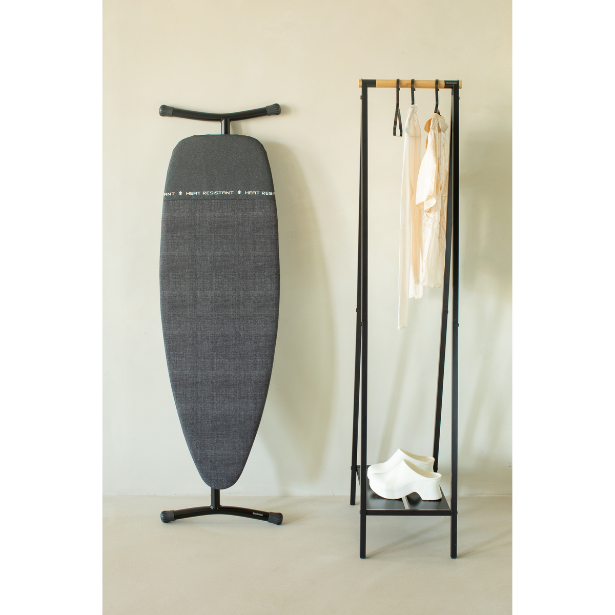 Brabantia Strijkplank D, 135x45 cm, hittebestendige parkeerplaats - Denim Black