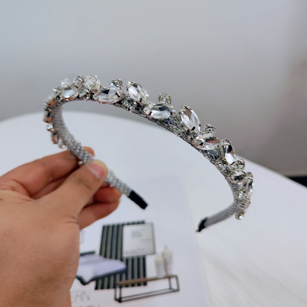 PEACH ACCESSORIES Silver Dazzling Crystals Mix Headband