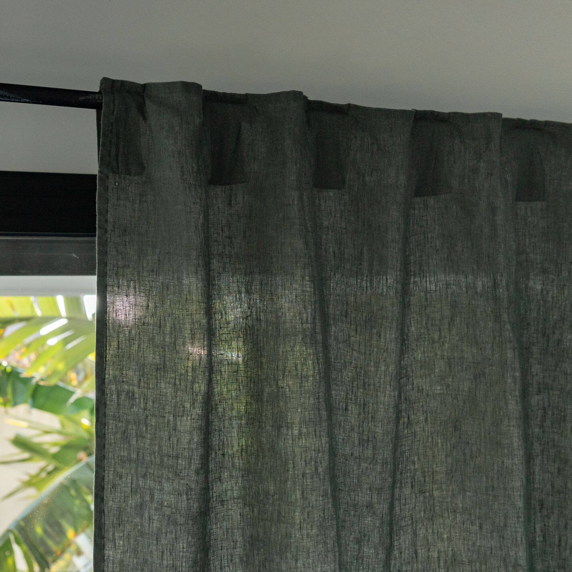 VINON - Rideau à passants cachés en lin lavé finition surpiqure 140x260cm - vert cèdre