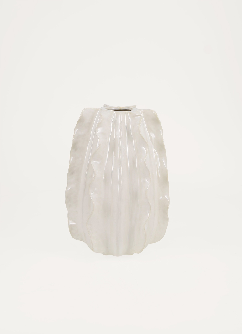 VASE EN CÉRAMIQUE SCULTÉE BLANC