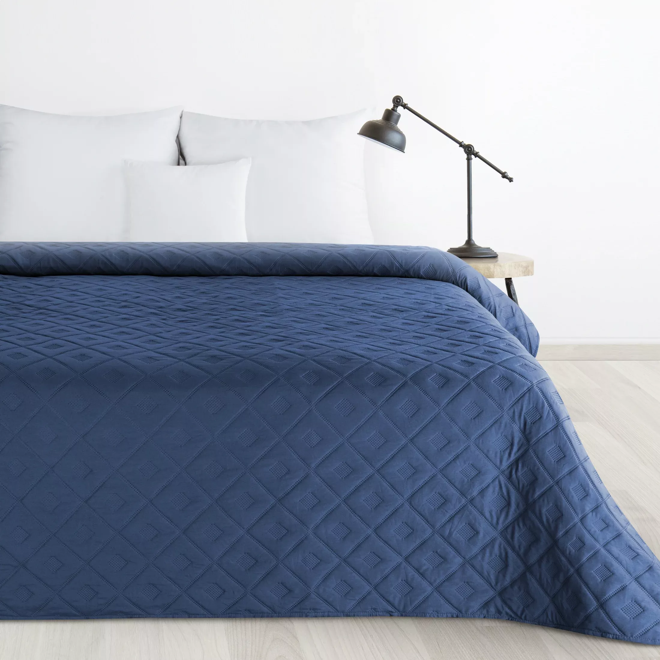 Narzuta granatowa 200x220 cm z geometrycznym wzorem wykonana techniką hot press ALARA 6 Design 91