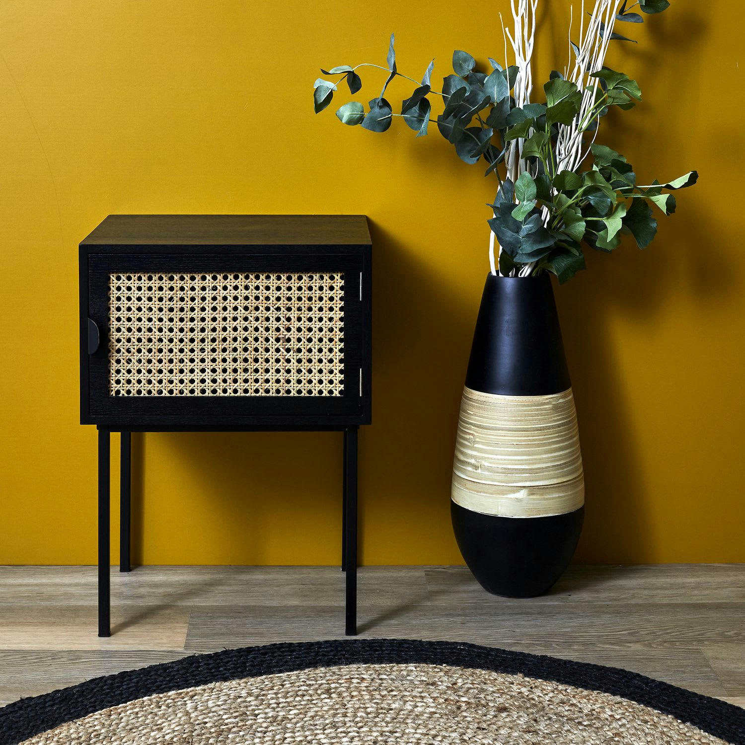 - Table de chevet en cannage 1 porte en bois et métal noir