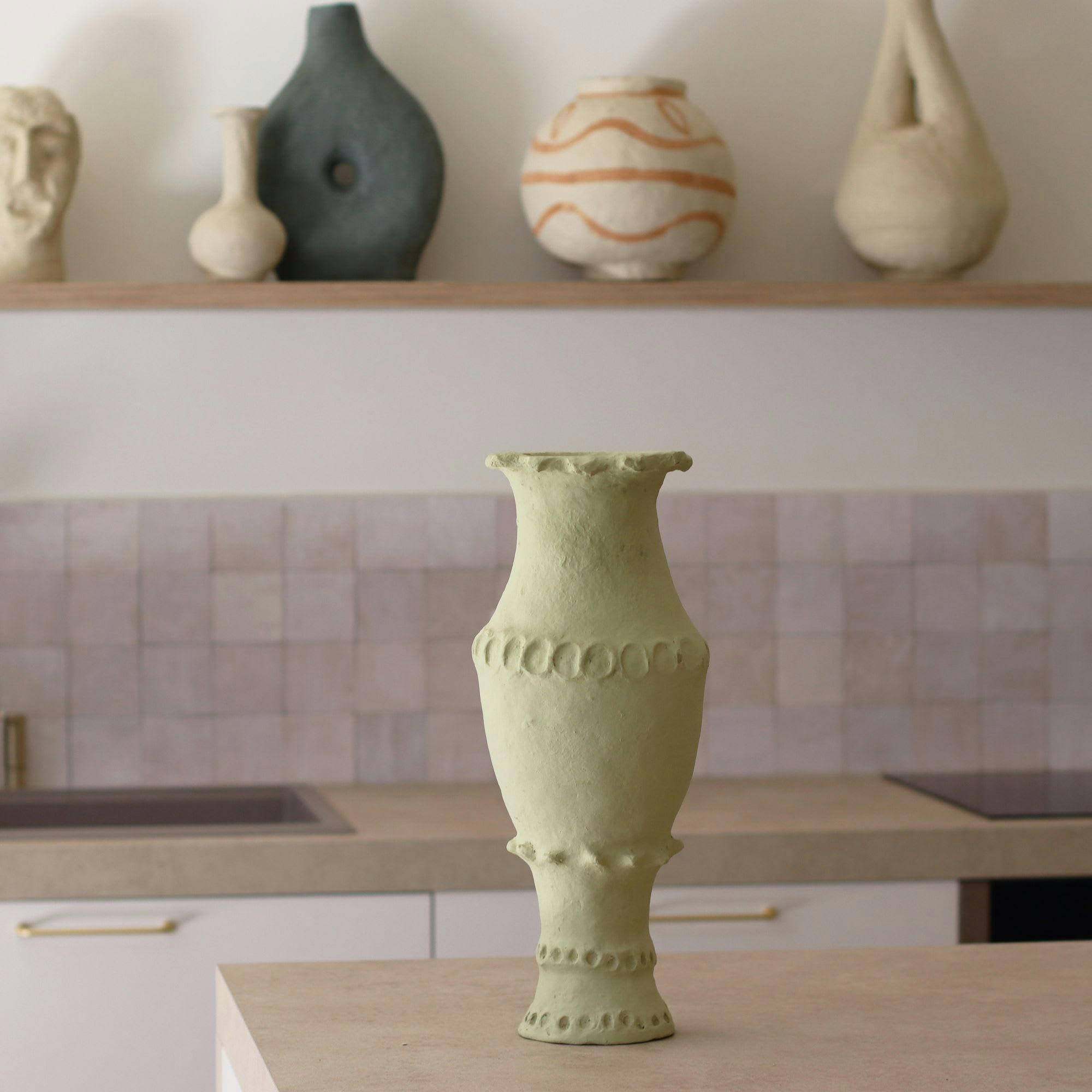 MENIA - Vase en papier maché vert