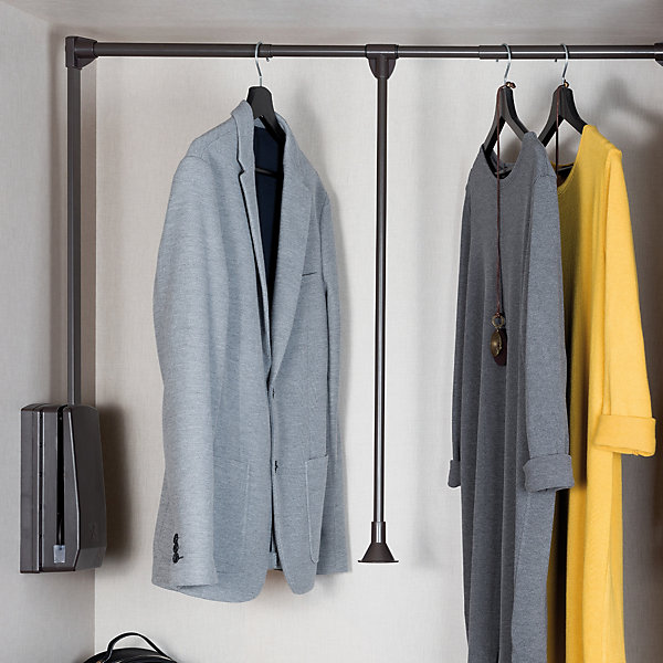 Emuca Penderie rabattable pour armoire Hang, 830 - 1150, Peint en moka, Acier et Plastique.